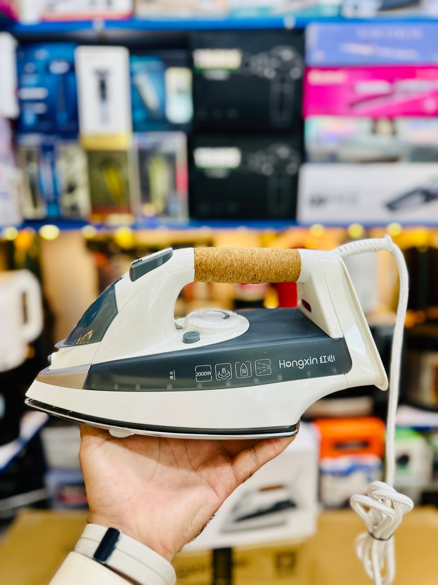 **Hongxin (红心) Electric Steam Iron**