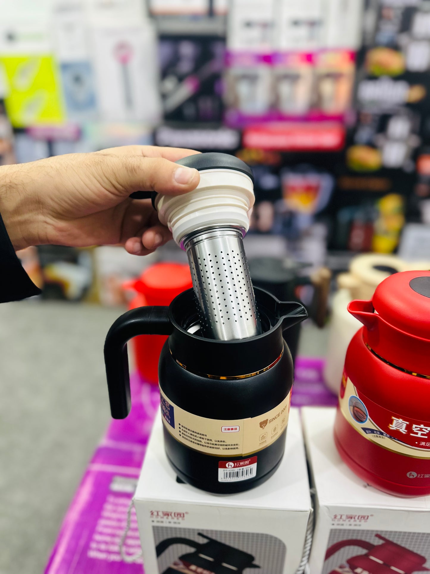 HOMERED Vacuum Insulated Stainless Steel Thermal Flask 900ml – Model HO9061-3 | 316L Steel | Hot & Cold Retention | Available in Black, Red & White